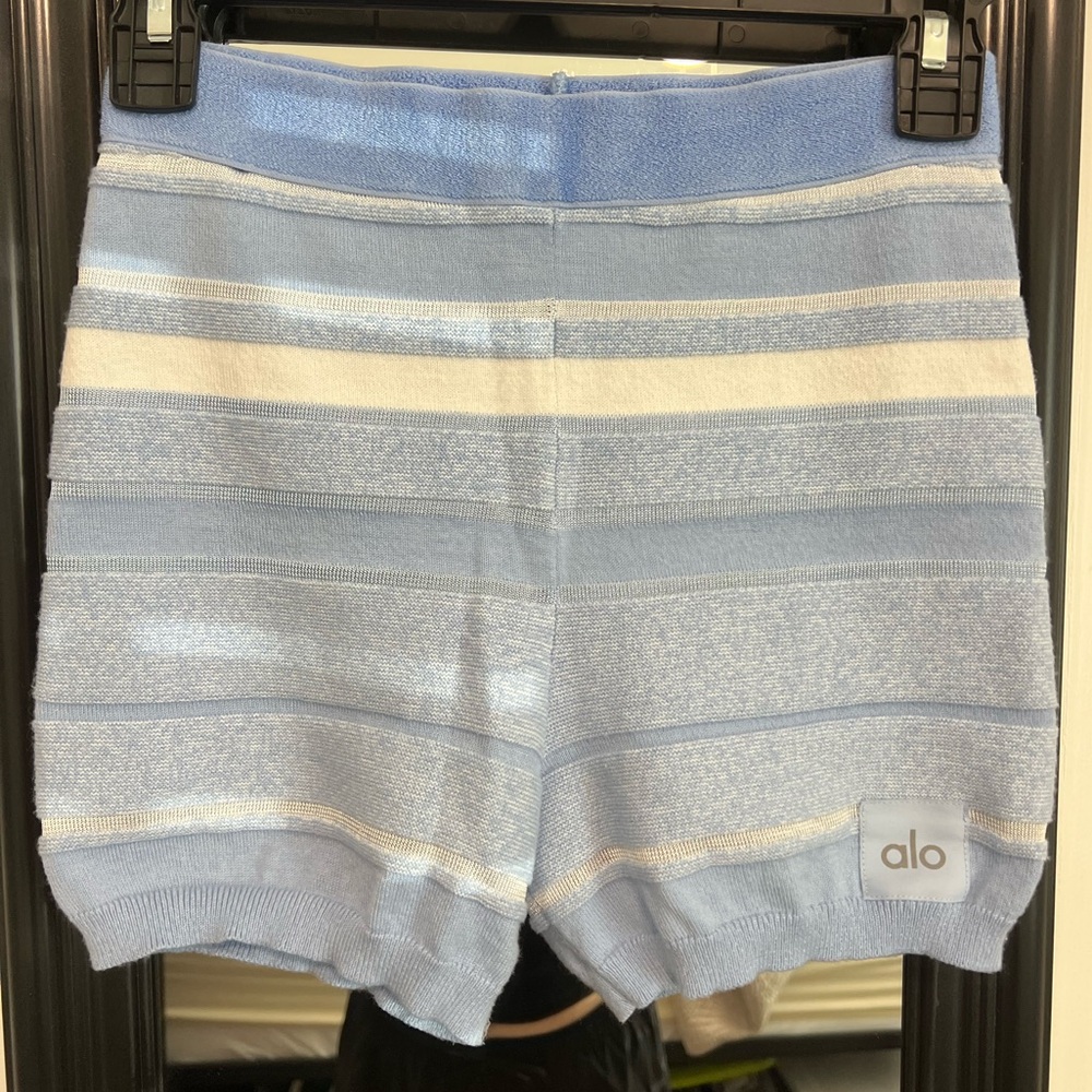 Alo Yoga Sport Play Knit Bra and Shorts Set - Picture 10 of 11